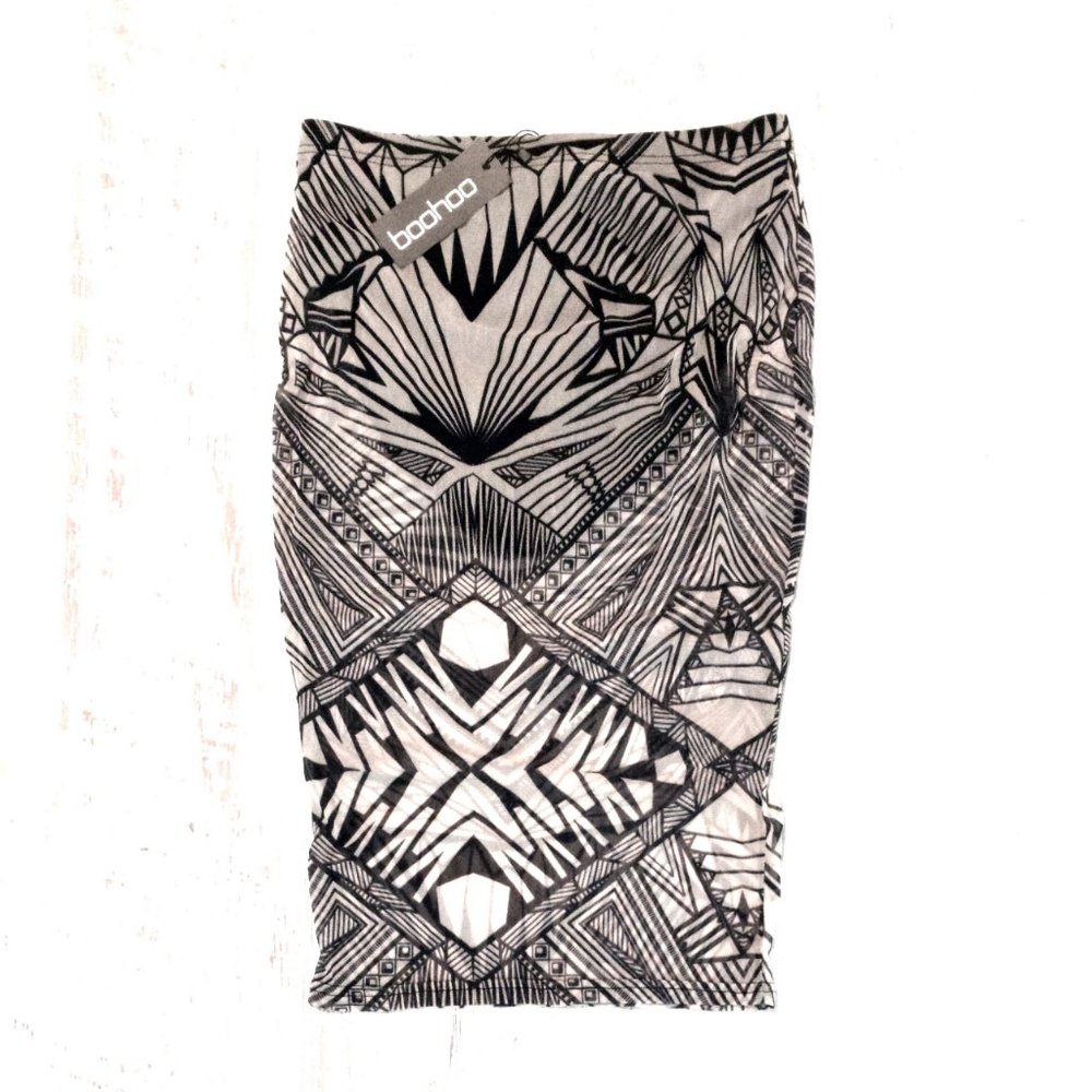 NWT BooHoo Gianna Deco Abstract Mesh Overlay Midi